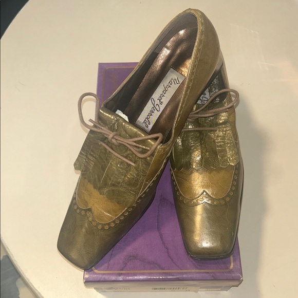 “SEND UR PRICE?” Margaret Jerrold Sharp Khaki Nappa Offord Putt/315 - Picture 2 of 5